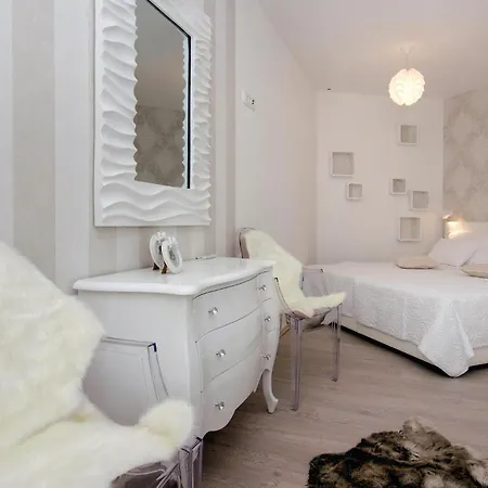 Stunning In Seget Donji * Trogir