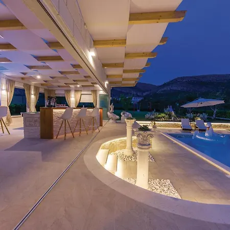 Stunning In Seget Donji Trogir