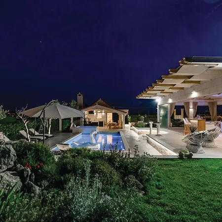 Дом отдыха Beautiful In Seget Donji Трогир