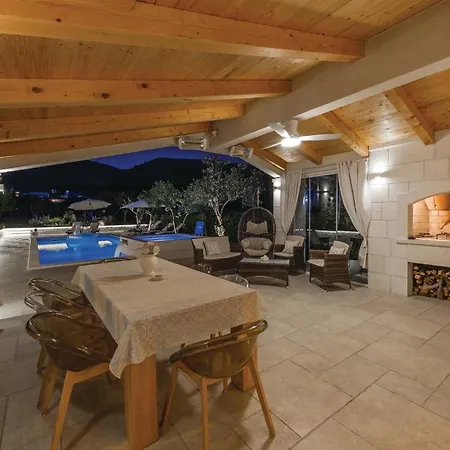 Stunning In Seget Donji Trogir