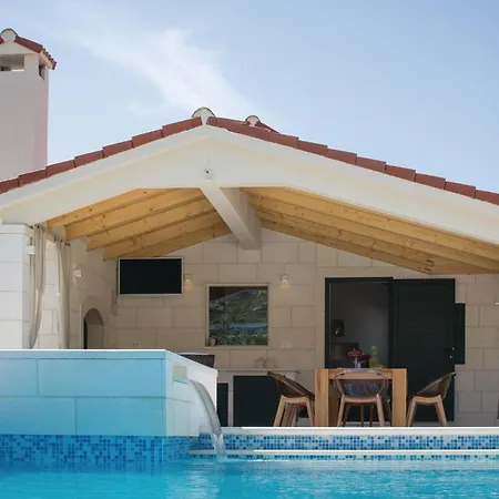 Stunning In Seget Donji Trogir