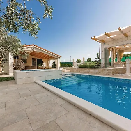 Stunning In Seget Donji Trogir