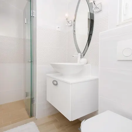 Prázdninový dům Cozy In Seget Donji With Jacuzzi *