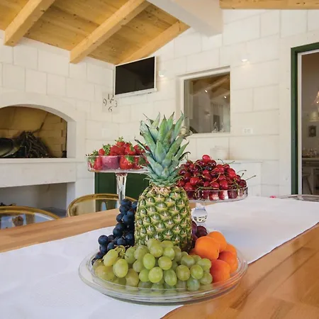 Дом отдыха Beautiful In Seget Donji Трогир