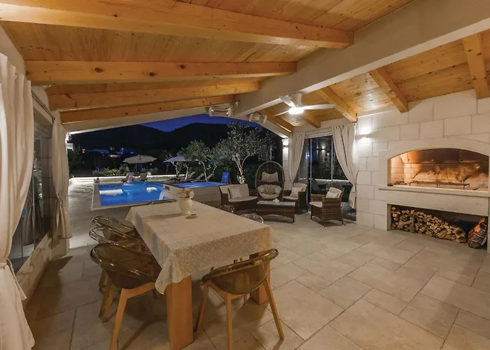 Beautiful In Seget Donji Трогир