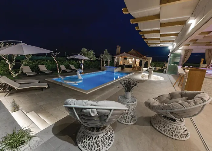 Дом отдыха Beautiful In Seget Donji