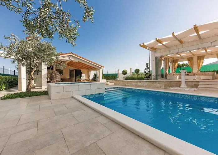 Beautiful In Seget Donji Трогир