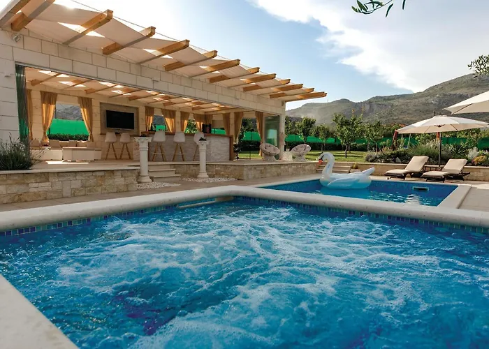 Beautiful In Seget Donji Трогир