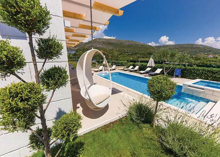 Дом отдыха Beautiful In Seget Donji Трогир